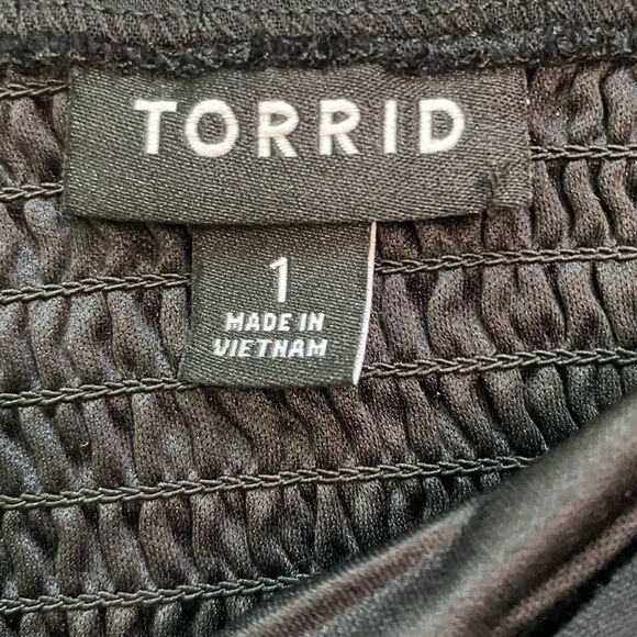 Torrid Black Squared Sweetheart Neckline Challis Smocked Tank - Picture 8 of 10